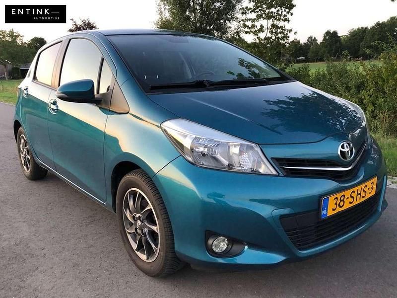 Blauw, metallic lak Gebruikt 2011 Toyota Yaris Hatchback | € 8.450 (Duur) - Afbeelding 1/4