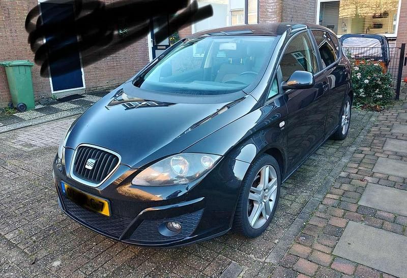 Zwart Gebruikt 2010 Seat Altea Style MPV | € 2.000 (Super prijs) - Afbeelding 1/4