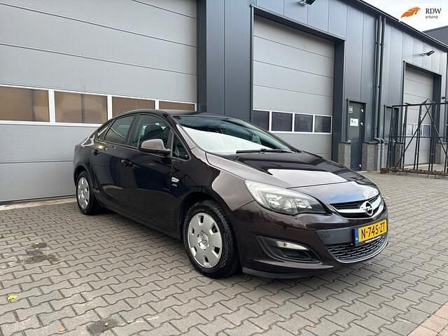 Bruin (metallic) Gebruikt 2014 Opel Astra Sport Hatchback | € 5.250 (Goede deal) - Afbeelding 1/4