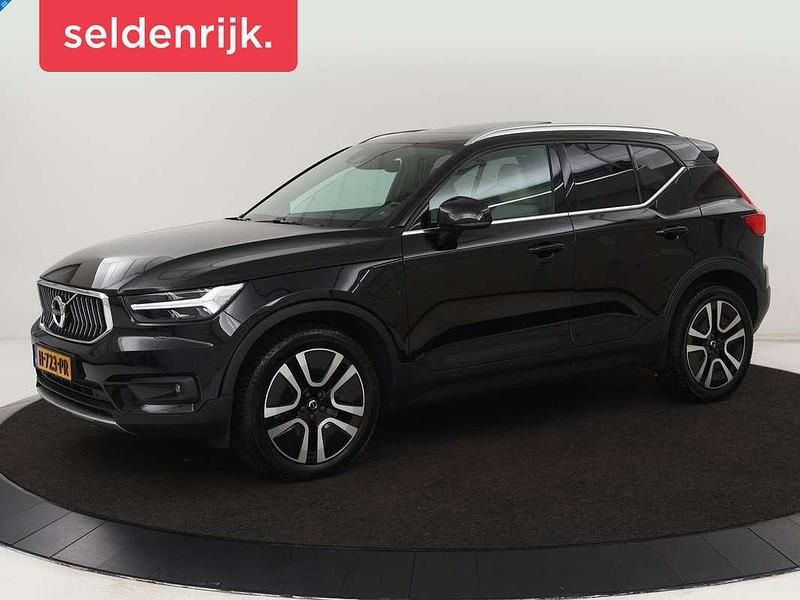 Zwart Gebruikt 2020 Volvo XC40 Inscription SUV | € 24.900 (Eerlijke prijs) - Afbeelding 1/4