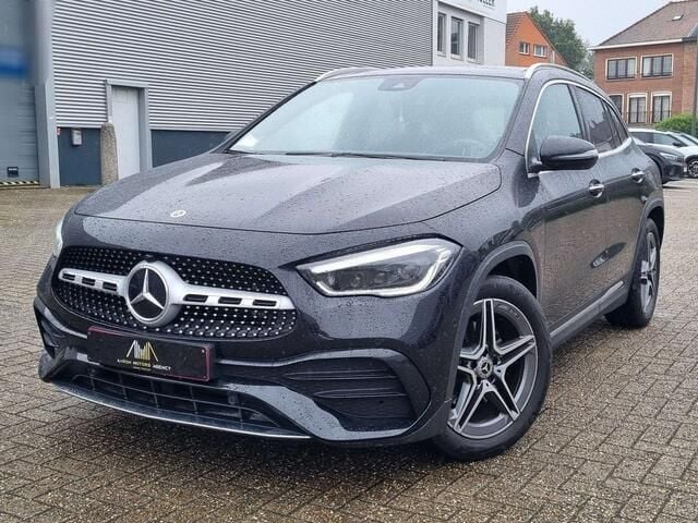Zwart Gebruikt 2022 Mercedes GLA180 AMG line SUV | € 38.990 (Eerlijke prijs) - Afbeelding 1/4