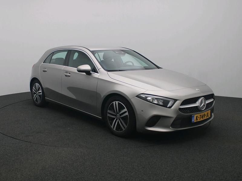 Occasion Mercedes A180 Business 136 PK (100 kW) 2021 Mojavezilver metaalkleur (licht grijs metallic) Hatchback