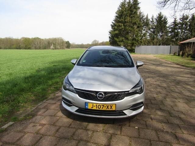 Grijs Gebruikt 2020 Opel Astra Executive Stationwagen | € 12.450 (Eerlijke prijs) - Afbeelding 1/4