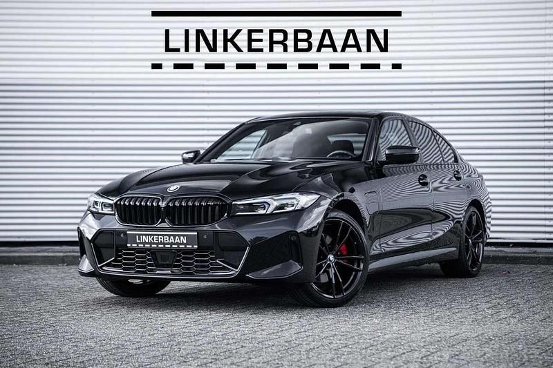 Zwart Gebruikt 2024 BMW 330e Sedan | € 48.945 (Super prijs) - Afbeelding 1/3
