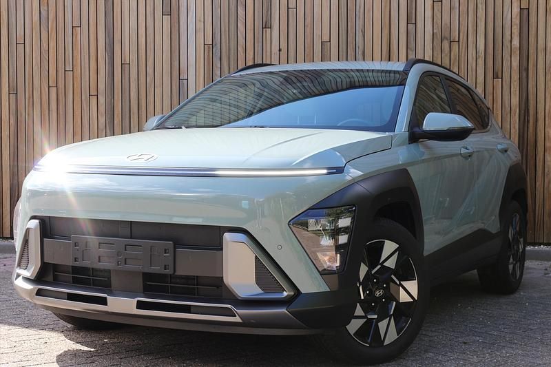 Mirage green Gebruikt 2024 Hyundai Kona Comfort SUV | € 32.450 (Iets duurder) - Afbeelding 1/1
