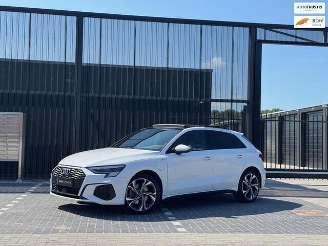 Wit Gebruikt 2020 Audi A3 Sportback S-Line Hatchback | € 33.490 (Iets duurder) - Afbeelding 1/4