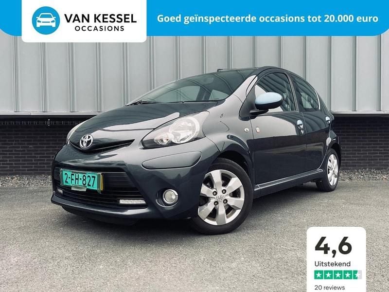 Occasion Toyota Aygo 68 PK (50 kW) 2014 Grijs (metallic) Hatchback