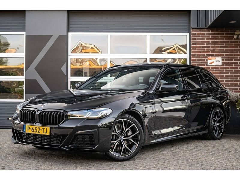 Zwart Gebruikt 2022 BMW 530 M Sport Stationwagen | € 44.950 (Eerlijke prijs) - Afbeelding 1/4