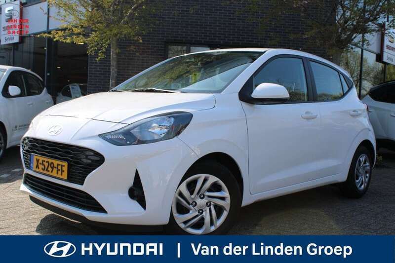 Wit Gebruikt 2023 Hyundai i10 Comfort Hatchback | € 16.450 (Eerlijke prijs) - Afbeelding 1/4