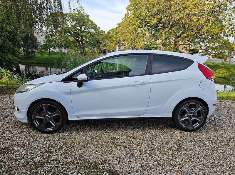 Wit Gebruikt 2009 Ford Fiesta Trend Hatchback | € 3.950 (Duur) - Afbeelding 1/4