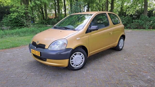 Geel Gebruikt 2000 Toyota Yaris Terra Hatchback | € 1.499 (Eerlijke prijs) - Afbeelding 1/4