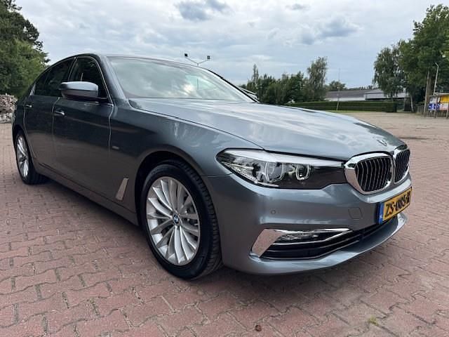 Grijs Gebruikt 2017 BMW 525 Executive Sedan | € 24.900 - Afbeelding 1/4