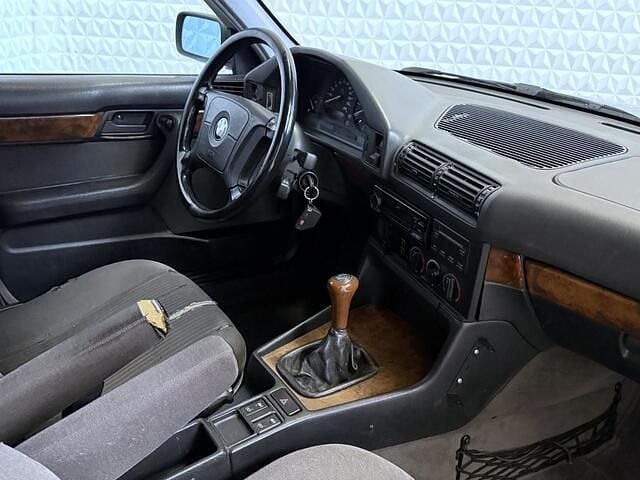 Blauw Gebruikt 1995 BMW 518 Executive Stationwagen | € 2.499 - Afbeelding 1/4