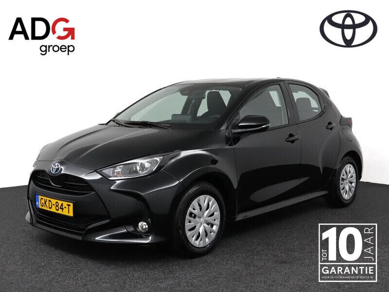 Zwart Gebruikt 2024 Toyota Yaris Hybrid Active Hatchback | € 25.950 (Duur) - Afbeelding 1/4