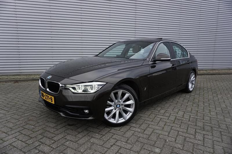 Sedan Gebruikt 2016 BMW 330e Executive Sedan | € 17.950 (Goede deal) - Afbeelding 1/4