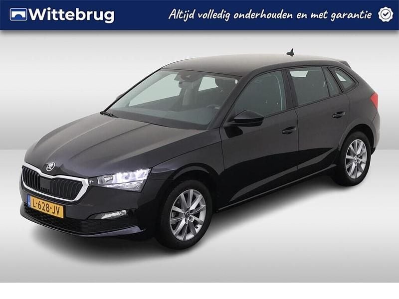 Zwart, metallic lak Gebruikt 2021 Skoda Scala Ambition Hatchback | € 16.450 (Eerlijke prijs) - Afbeelding 1/2