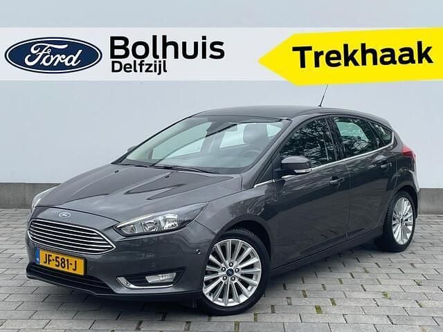 Grijs Gebruikt 2016 Ford Focus Titanium Hatchback | € 10.450 (Iets duurder) - Afbeelding 1/4