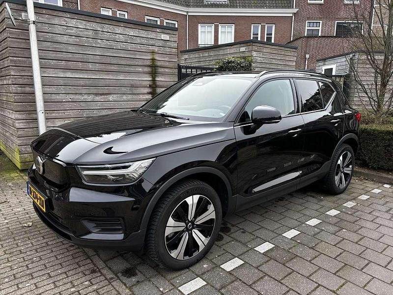 Zwart Occasion 2021 Volvo XC40 Core SUV | € 26.450 (Super prijs) - Afbeelding 1/4