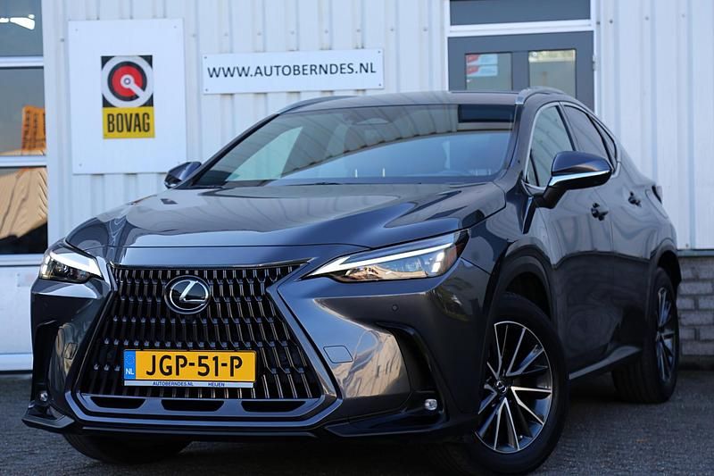 Grijs Gebruikt 2022 Lexus NX350h SUV | € 48.900 - Afbeelding 1/4