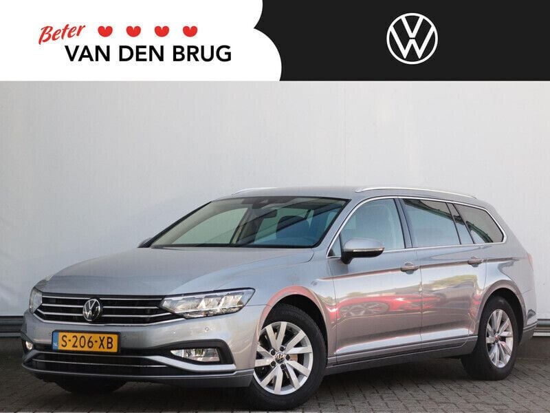Grijs Gebruikt 2023 VW Passat Business Stationwagen | € 28.785 (Eerlijke prijs) - Afbeelding 1/4