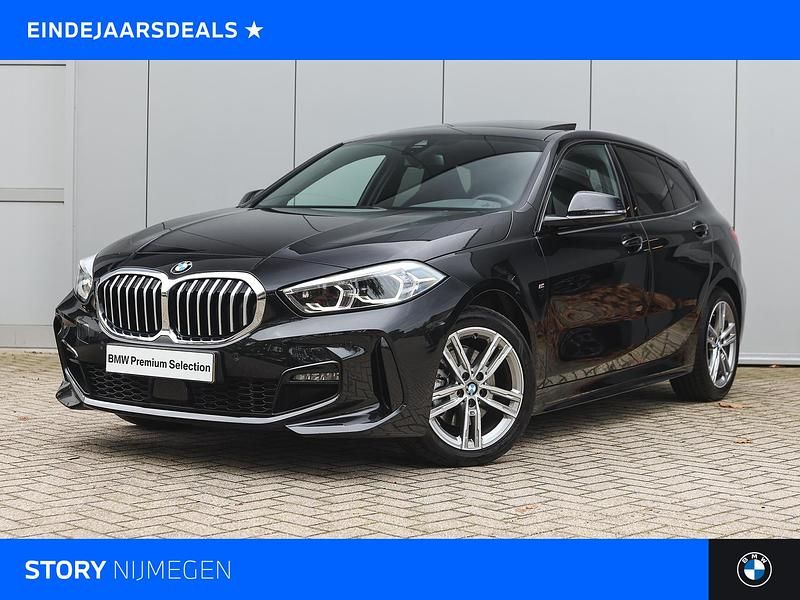 Zwart Gebruikt 2024 BMW 118 Executive Hatchback | € 33.950 (Eerlijke prijs) - Afbeelding 1/4