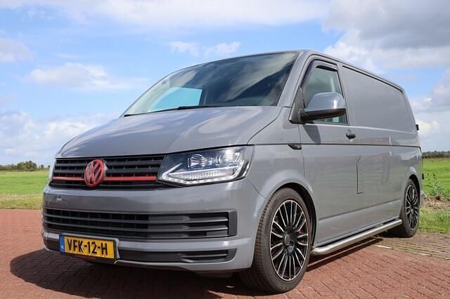 Grijs Gebruikt 2016 VW T6 Comfortline Van | € 13.000 (Duur) - Afbeelding 1/4