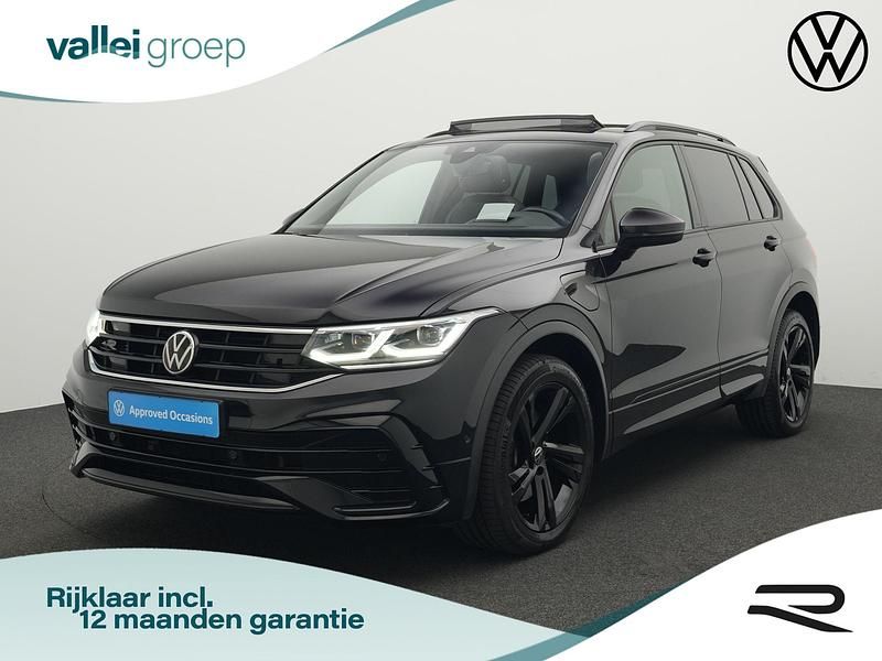 Zwart Gebruikt 2022 VW Tiguan Business+ SUV | € 37.300 (Iets duurder) - Afbeelding 1/4