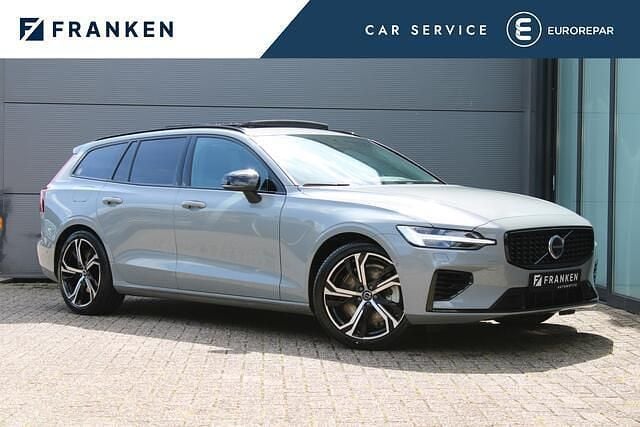 Grijs, metallic lak Gebruikt 2025 Volvo V60 Plus Stationwagen | € 49.950 (Eerlijke prijs) - Afbeelding 1/4