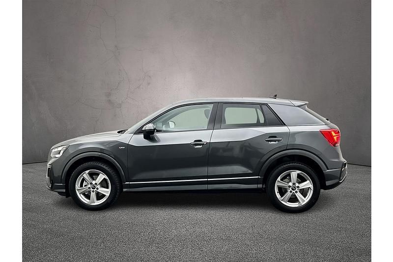 Nieuw Audi Q2 Basis 150 PK (110 kW) 2025 Daytonagrijs pareleffect SUV