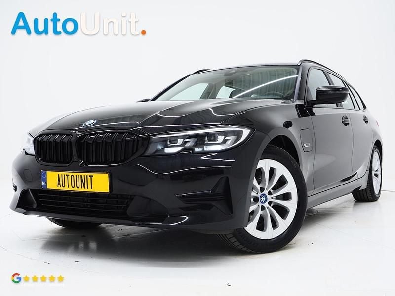 Zwart Gebruikt 2021 BMW 320e Shadowline Stationwagen | € 22.840 (Super prijs) - Afbeelding 1/4