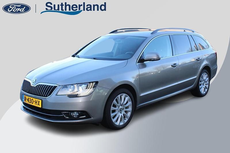 Grijs Gebruikt 2014 Skoda Superb Business Line Stationwagen | € 13.900 - Afbeelding 1/4