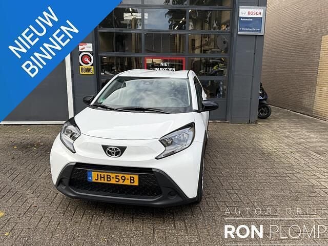 Wit Occasion 2023 Toyota Aygo X Play SUV | € 14.950 (Goede deal) - Afbeelding 1/4