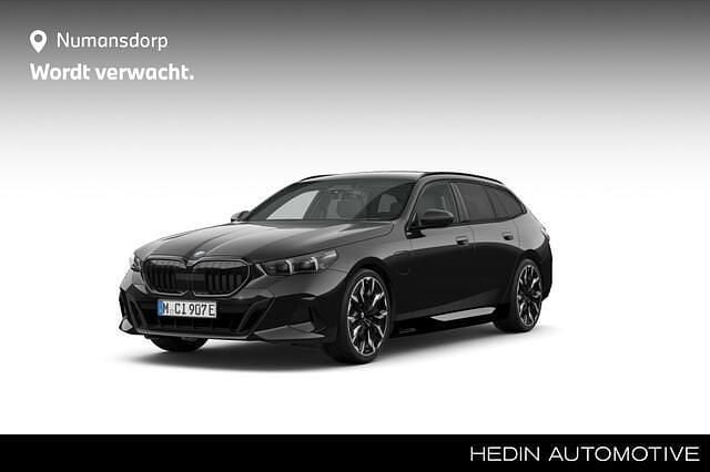 Zwart Nieuw 2026 BMW 530e M Sport Stationwagen | € 91.768 (Iets duurder) - Afbeelding 1/3