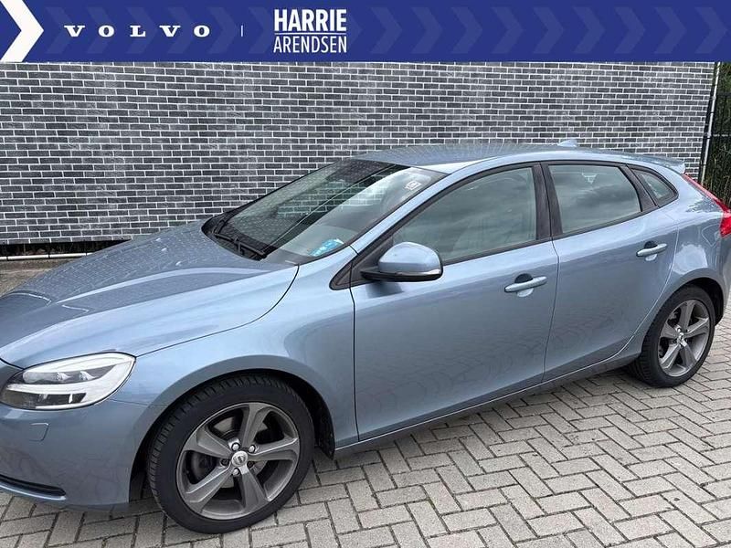 Blauw, metallic lak Gebruikt 2016 Volvo V40 Stationwagen | € 16.899 (Eerlijke prijs) - Afbeelding 1/4