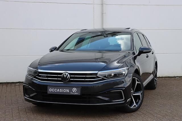 Occasion VW Passat Business+ 218 PK (160 kW) 2023 Grijsmangaan grey metallic Stationwagen