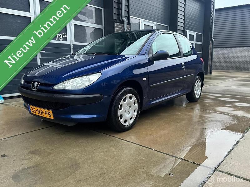 Blauw Gebruikt 2004 Peugeot 206 Hatchback | € 1.650 (Eerlijke prijs) - Afbeelding 1/4