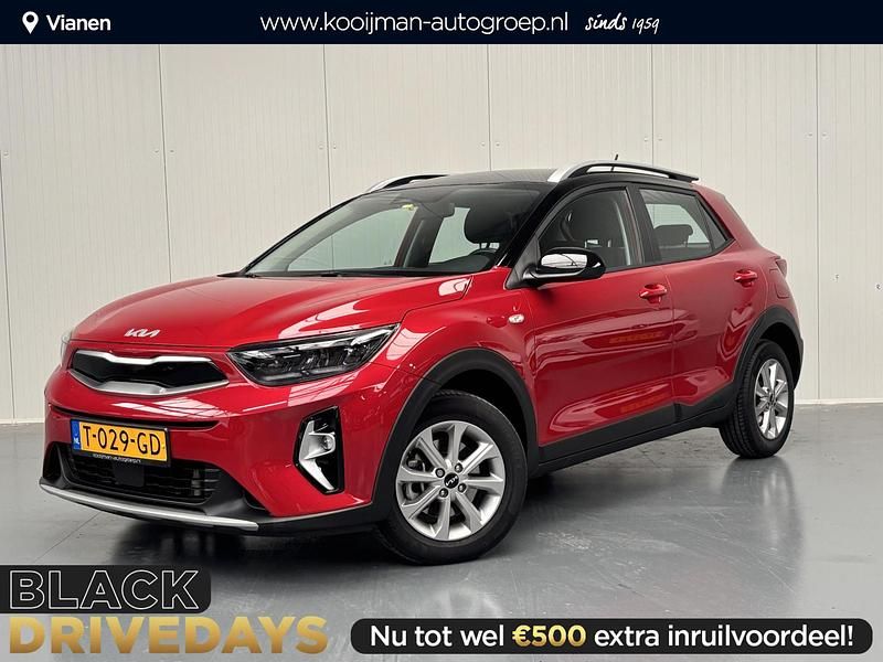 Signal red/black m Gebruikt 2023 Kia Stonic SUV | € 19.950 (Eerlijke prijs) - Afbeelding 1/4