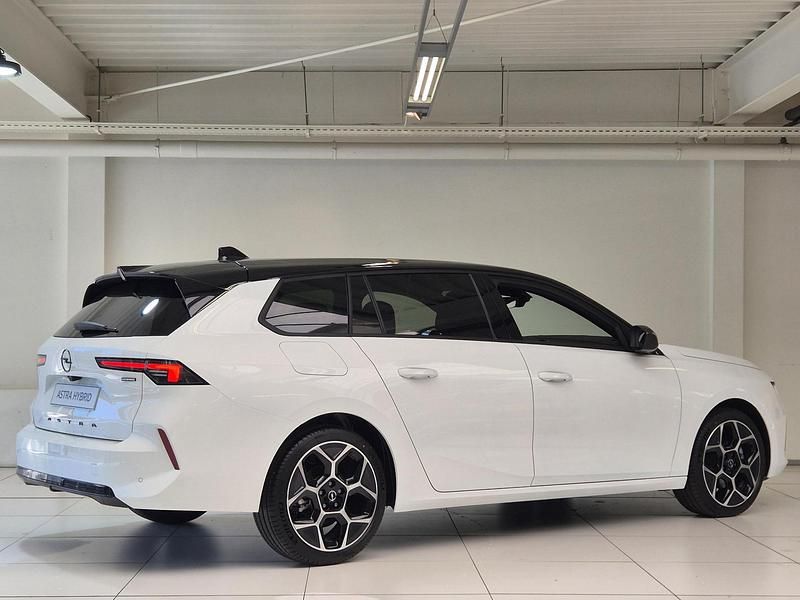 Nieuw Opel Astra Ultimate 145 PK (106 kW) 2025 Wit Stationwagen