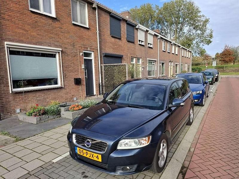 Gebruikt 2011 Volvo V50 Stationwagen | € 7.500 (Duur) - Afbeelding 1/3