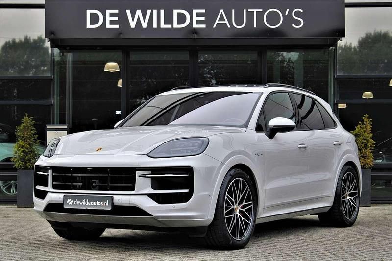 Grijs Gebruikt 2024 Porsche Cayenne SUV | € 124.900 (Duur) - Afbeelding 1/4