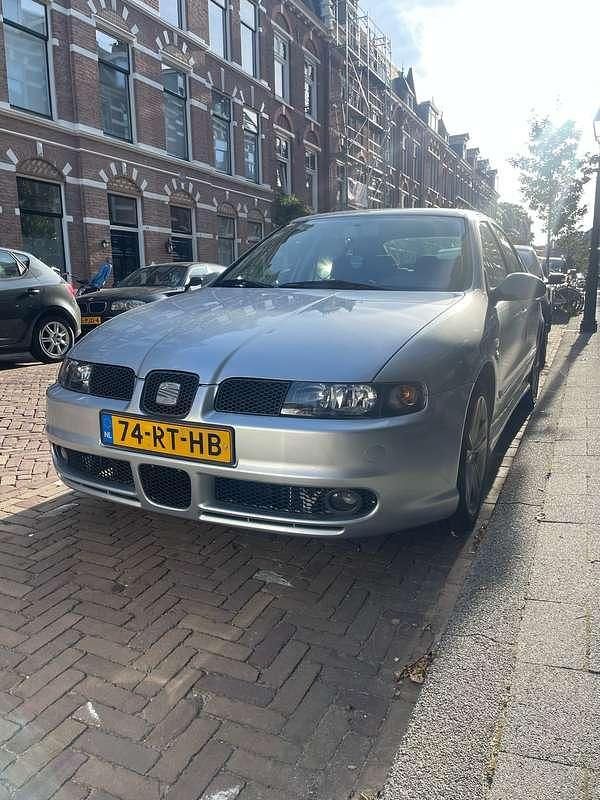 Grijs Gebruikt 2005 Seat Leon Hatchback | € 4.500 (Duur) - Afbeelding 1/4