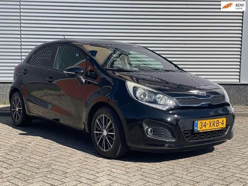 Zwart Gebruikt 2012 Kia Rio Hatchback | € 5.250 (Goede deal) - Afbeelding 1/4