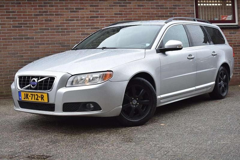 Grijs Gebruikt 2010 Volvo V70 Momentum Stationwagen | € 3.949 (Eerlijke prijs) - Afbeelding 1/4