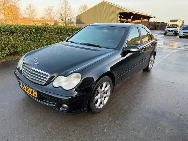 Occasion 2006 Mercedes C200 Sedan | € 1.200 (Goede deal) - Afbeelding 1/4