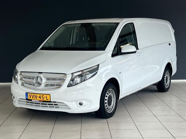 Wit Gebruikt 2022 Mercedes Vito MPV | € 28.845 (Eerlijke prijs) - Afbeelding 1/4