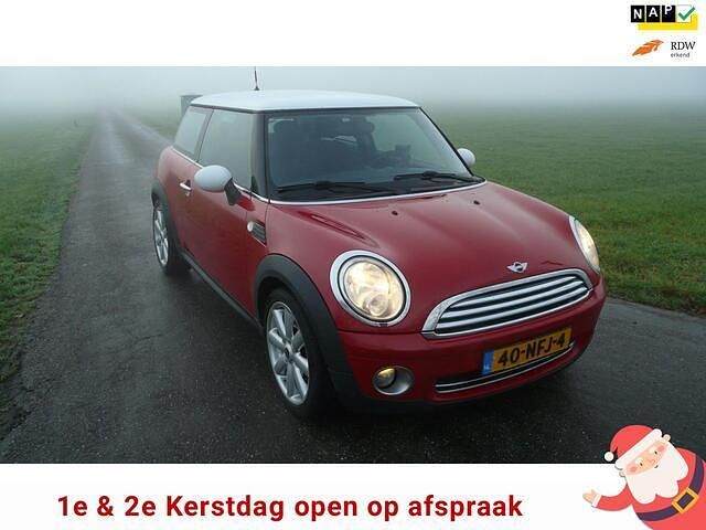 Rood (metallic) Gebruikt 2010 Mini Cooper Business Hatchback | € 3.750 (Eerlijke prijs) - Afbeelding 1/4