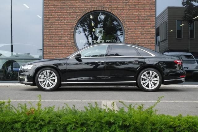 Zwart Gebruikt 2021 Audi A8 Proline Sedan | € 57.995 (Eerlijke prijs) - Afbeelding 1/4