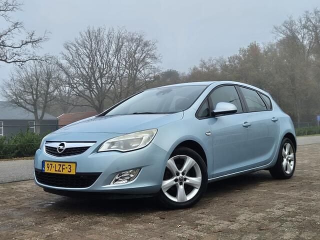 Blauw Gebruikt 2010 Opel Astra Edition Hatchback | € 2.799 (Goede deal) - Afbeelding 1/4
