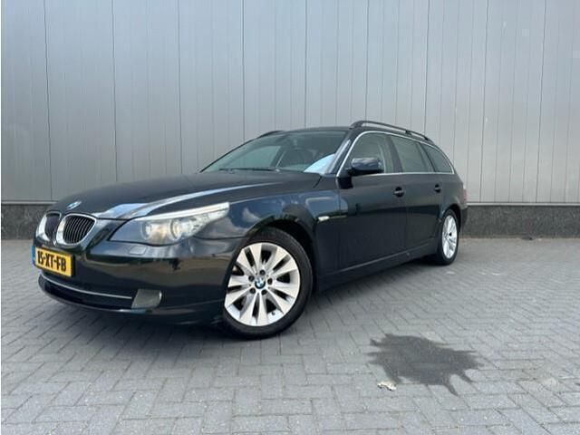 Zwart Gebruikt 2007 BMW 523 Executive Stationwagen | € 6.499 (Eerlijke prijs) - Afbeelding 1/4