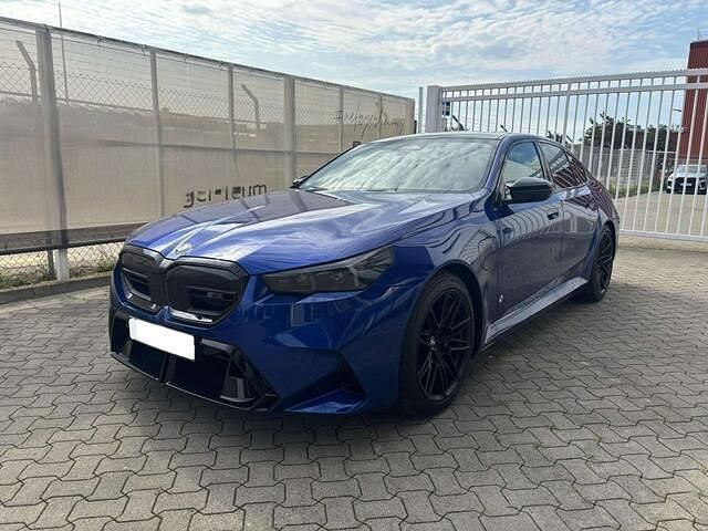 Blauw Gebruikt 2025 BMW M5 Comfort Edition Sedan | € 142.350 (Eerlijke prijs) - Afbeelding 1/4